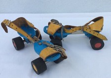 PATINS A ROULETTES - ROLLER -