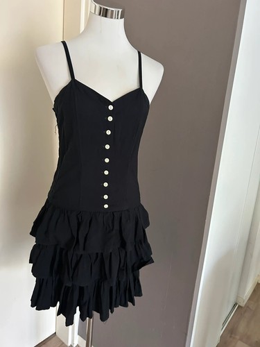 Robe hexagone noire volants - robe,