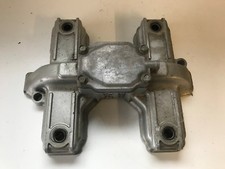 UN CAPOT COUVRE CULASSE MOTO