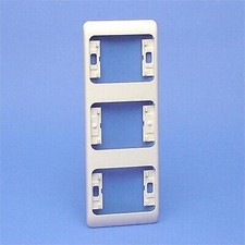Niko 12-766 71mm Vertical Triple Cover Plate, PR20 Cream