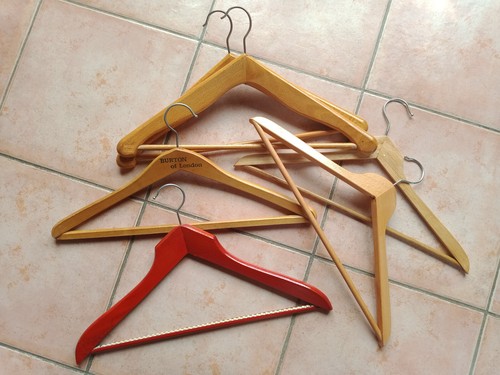 Lot cintres bois verni - lot,
