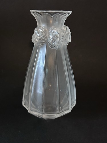 Lalique oeillets carnation - "oeillets",