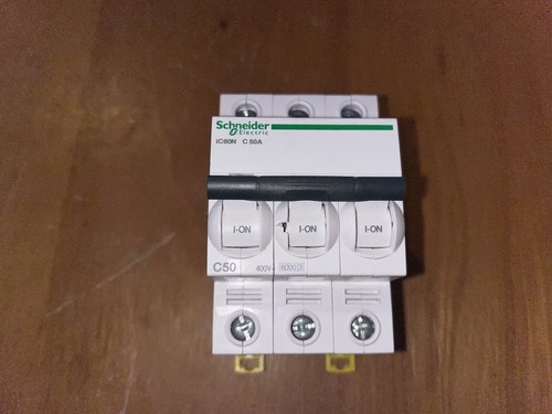 Disjoncteur triphase 50a - disjoncteur,