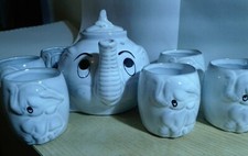 Service à thé en céramique