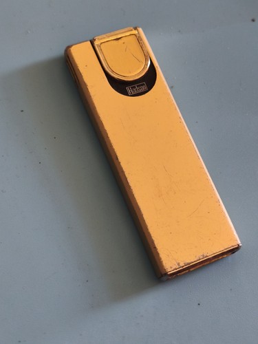 Ancien briquet vintage rétro