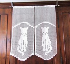 Rideaux brise-vue , voilage Chats dentelle de crochet fait main. Création.