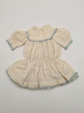 Robe ancienne pour poupée