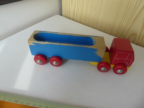 Ancien petit camion bois - petit, en