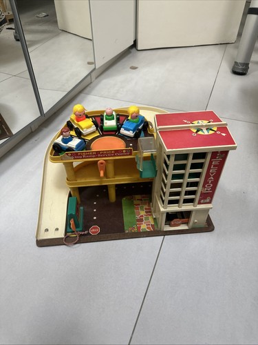 Vintage garage fisher price - fisher,