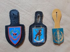 Lot d'insignes metalliques