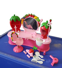 Strawberry Shortcake 2006 Fruity Beauty Salon Playset with Accessories Spa Day