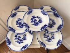 Suite de 7 assiettes creuses