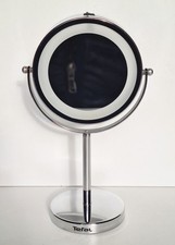 Miroir grossissant éclairant