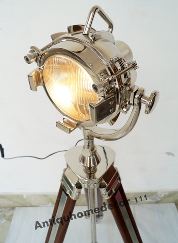 Projecteur designer trépied