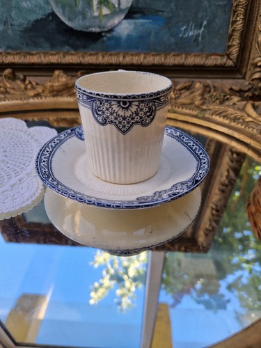 Tasse café avec soucoupe - tasse,