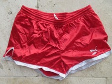 Short PUMA nylon sport vintage rouge made in France brillant 70'S 80'S 70 XS