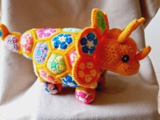 peluches doudous, fait au crochet par mes soins. 100% acrylique. A partir de 7 a