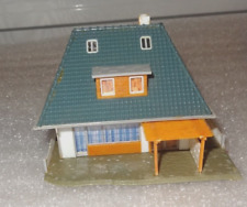 ECHELLE Ho  MAISON DE VILLE