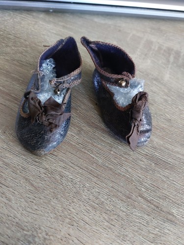 Chaussures poupée bébé