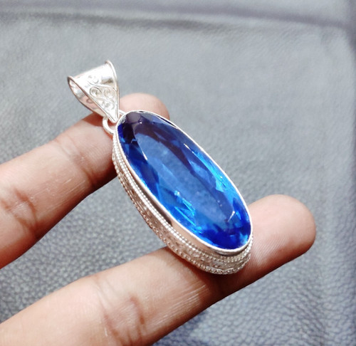 Pendentif pierre précieuse