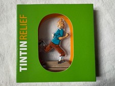 Figurine relief métal plat