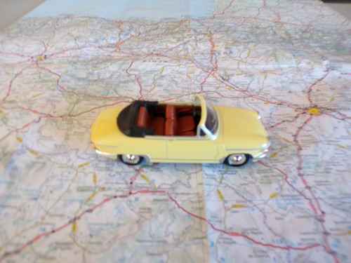Panhard cabriolet jaune - 17,