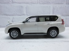 1/30 TOYOTA LAND CRUISER PRADO MID-WHITE PEARL CRYSTAL SHINE 560557