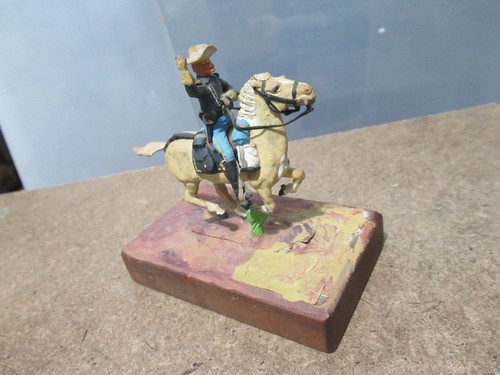 Main peint officier 7th - peint,