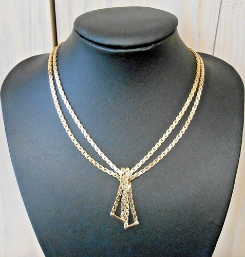 Superbe collier original ras - superbe,