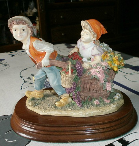 Figurine leonardo off to - leonardo,