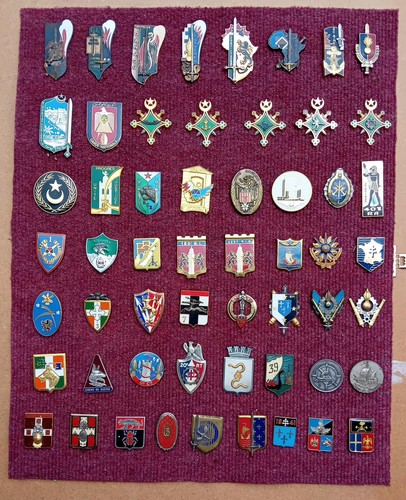 Super lot 56 insignes - , de