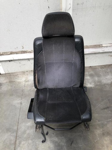 Siege avant droit - , 940