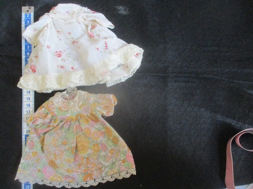Lot robe pour poupee - de, 2