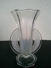 VASE ART DECO EN VERRE PRESSE