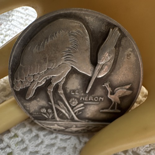 Broche médaille ancienne - broche/médaille, le