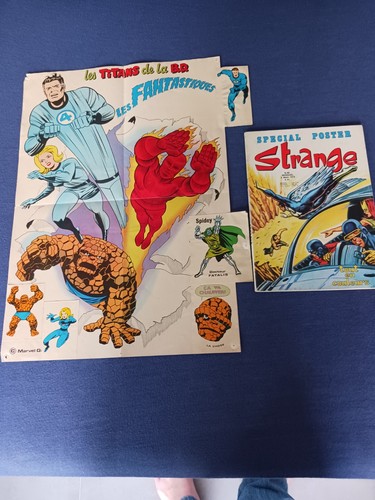 Strange menavec poster - strange,