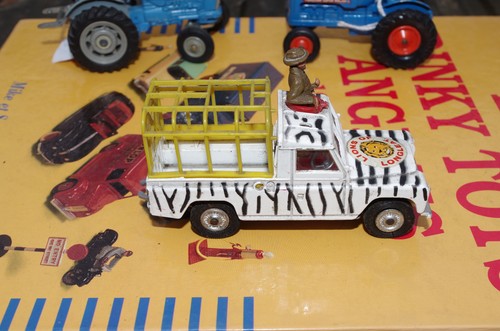 Land rover 109 corgi - rover, toys