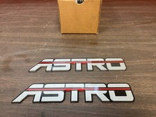 VINTAGE ASTRO VAN EMBLEMS NOS PAIR 924