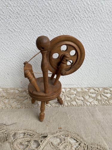 Ancien petit rouet - rouet, bois