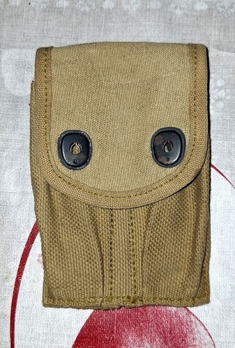 Pochette porte chargeurs