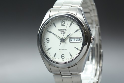 Presque comme neuve montre - [presque,