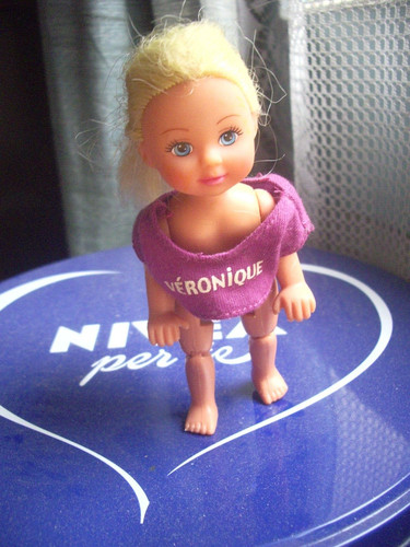 Mignonne très petite poupée - mignonne,