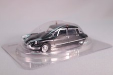 LK817 NOREV 1/43 1:43 Citroen DS 19 car with black turn signal