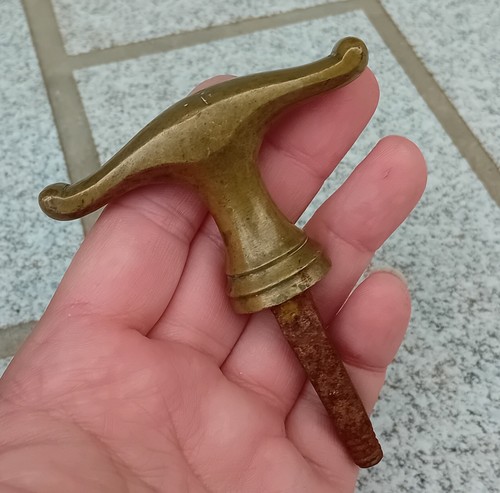 Antique bronze brass handle - or,