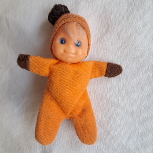 Ancienne petite poupée - , el