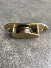 Ancienne petite poulie en laiton.