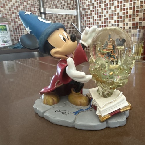Disneyland resort mickey mouse - mickey,