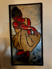 Tableau mural en céramique femme rouge pièce artisanale années 60/70 non signée