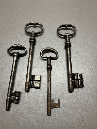Quatre clés fer forgé - quatre,