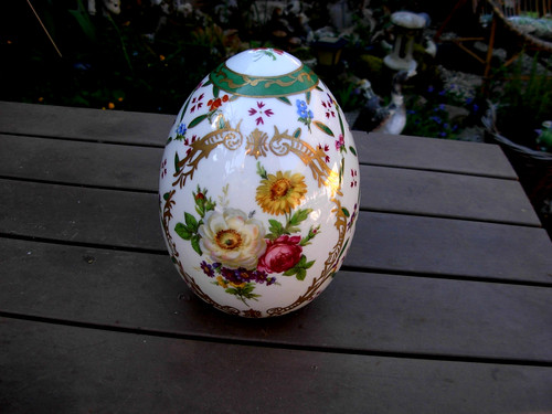 Gros oeuf porcelaine ancienne - oeuf,
